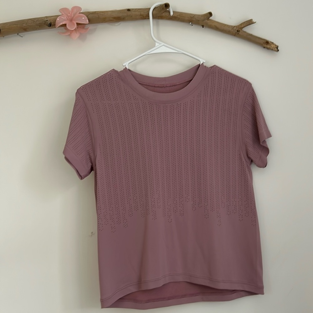Lululemon T-shirt